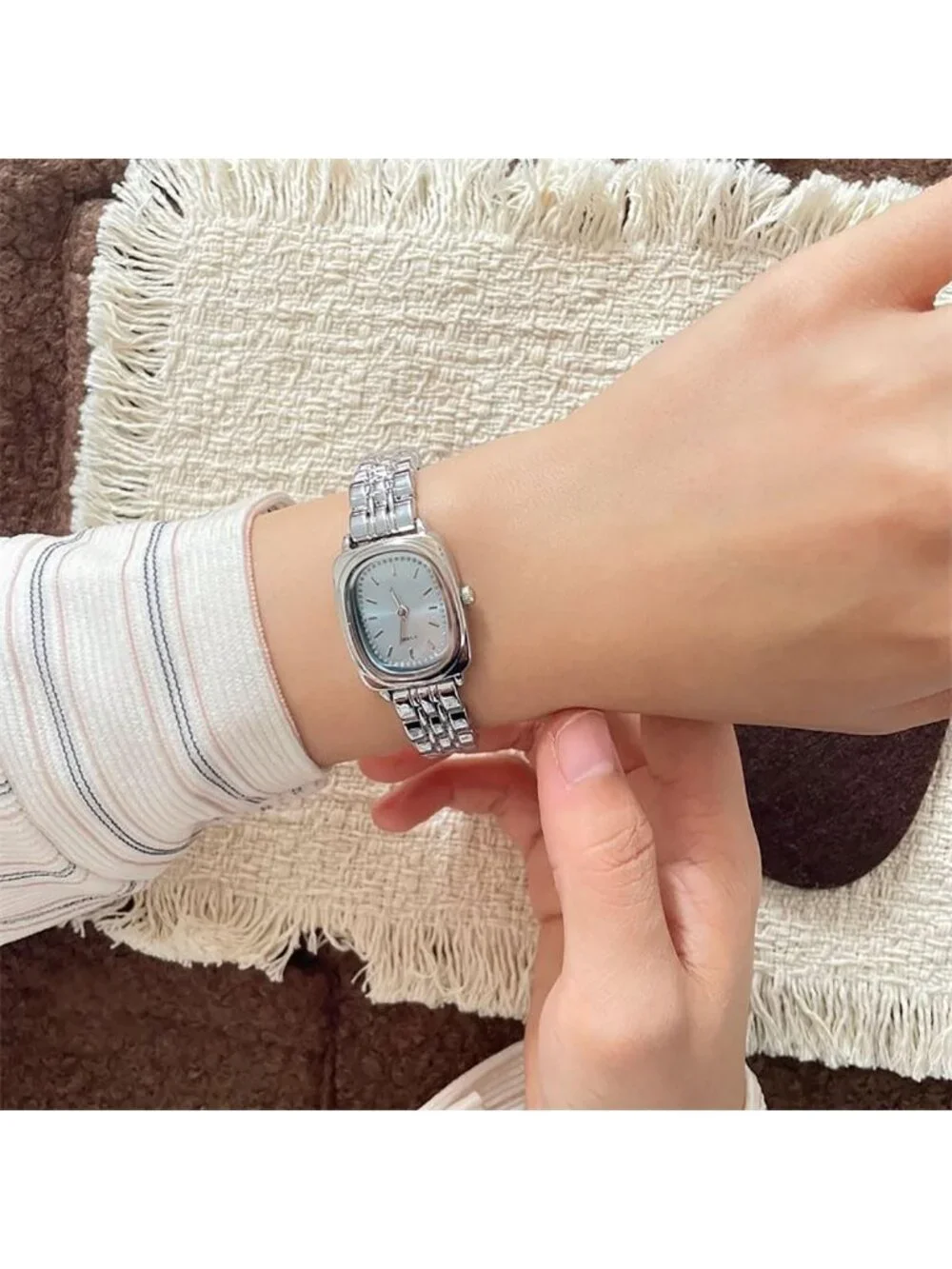 Women's Blue Dainty Casual Simple Fashionable Bracelet Analog Quartz Wrist Watch